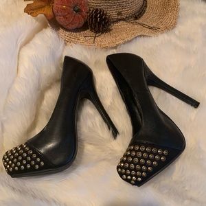 Ladies black platform high heels size 6. Gold stud